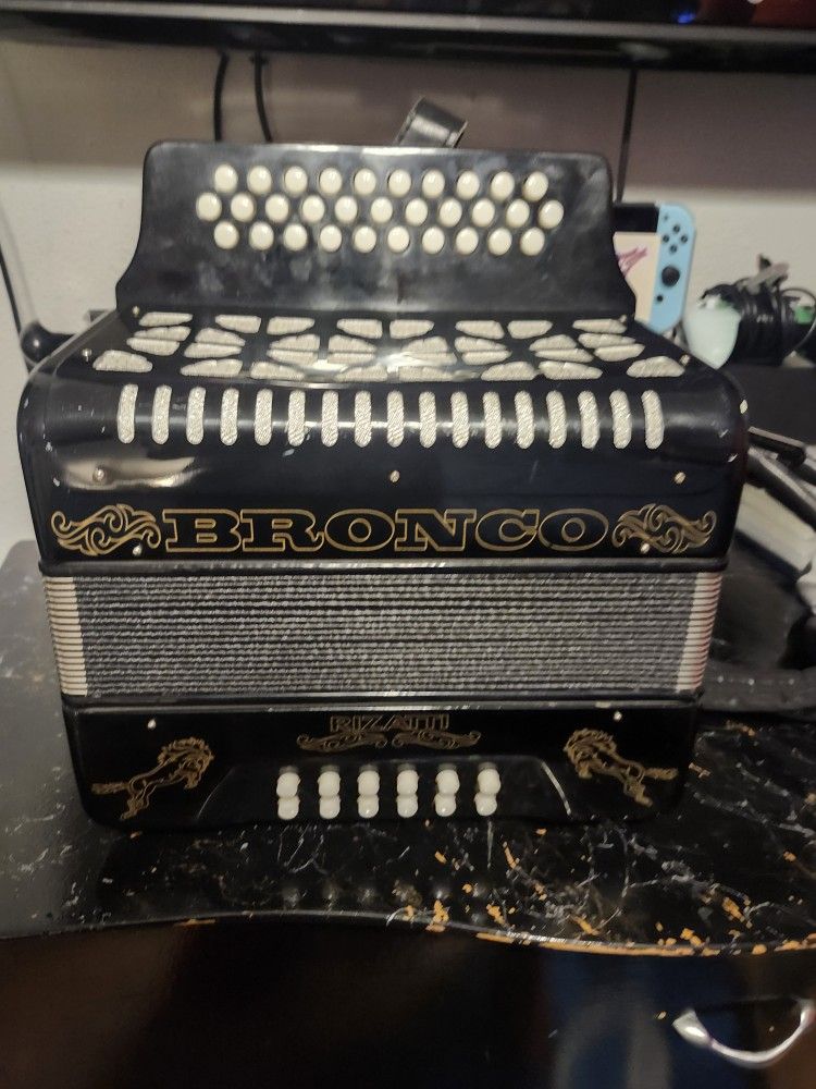 Bronco Accordion