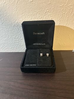 MVS1 Moissanite Stud Earrings