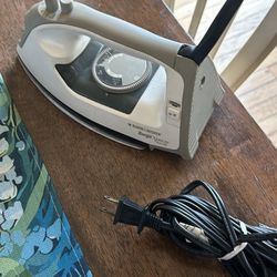 Black N decker Steam Iron 