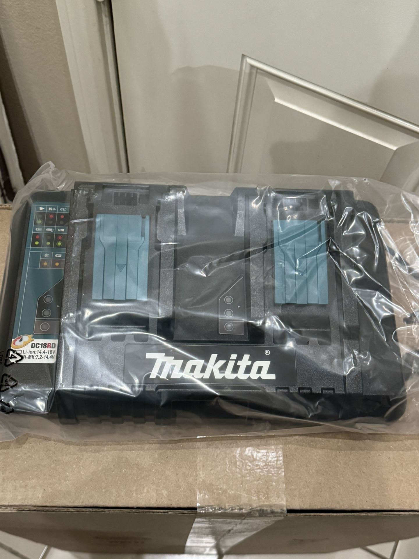 Makita DC18RD 18V Lithium-Ion Dual Port Rapid Optimum Charger, 2-Port