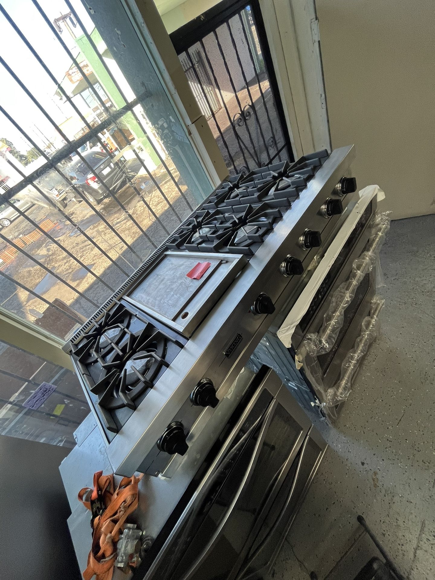 VIKING PROFESSIONAL 48” GAS COOKTOP WITH GRIDDLE 