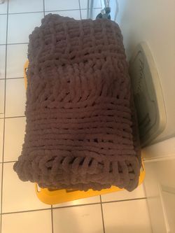 Chunky knit blanket and crochet blanket