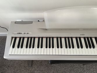Yamaha P60-S Electronic Piano with Bench for Sale in Stamford, CT