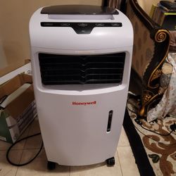 Honeywell Evaporative Air Cooler CL25AE (Excellent Condition) 