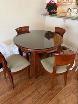 Dining Room Table with Thick Glass and 4 Chairs