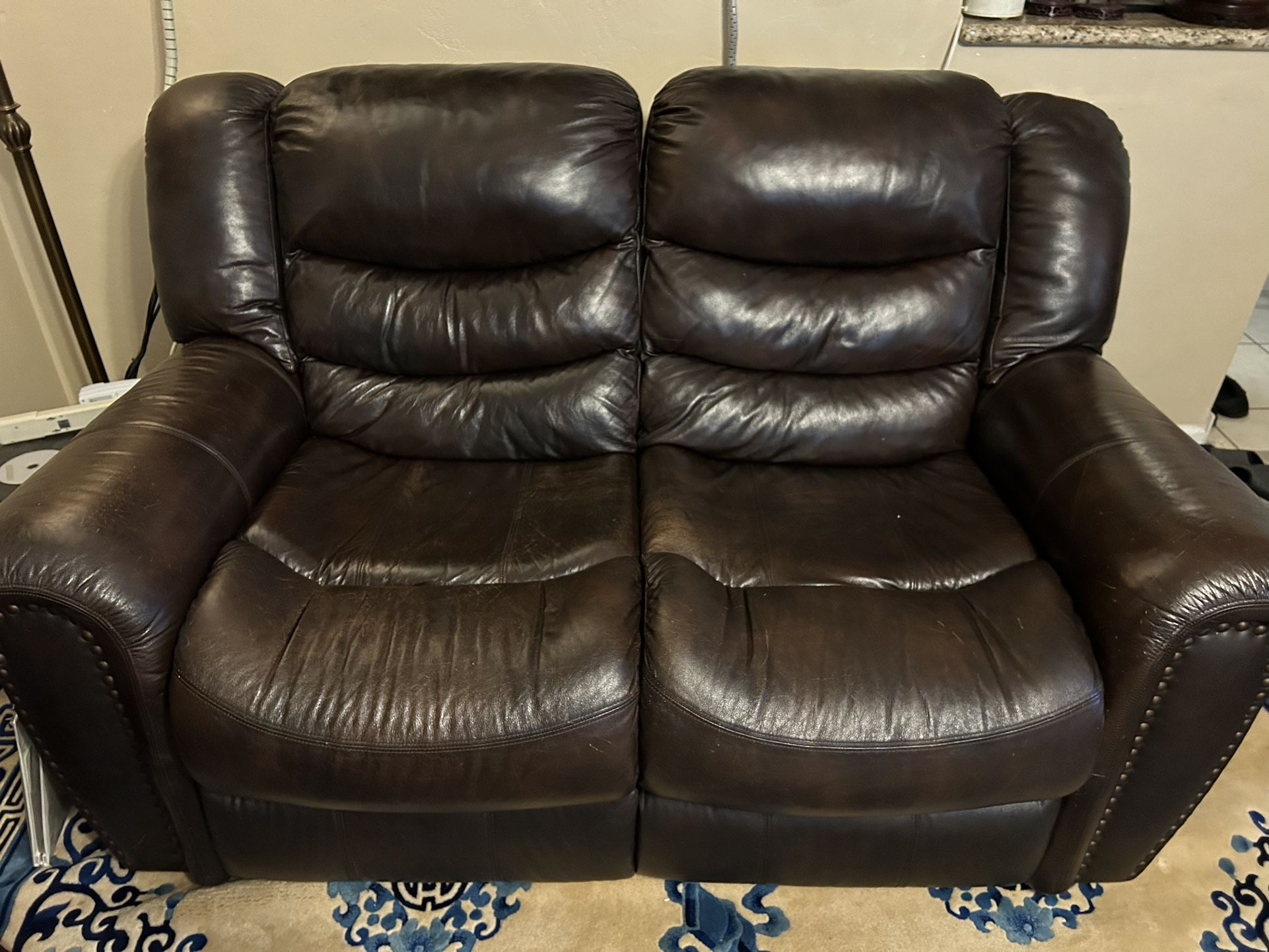 LEATHER LOVESEAT RECLINER