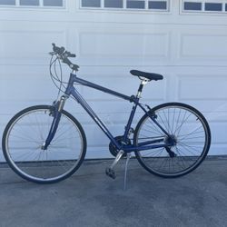Schwinn Voyageur Hybrid Bike – Size Large