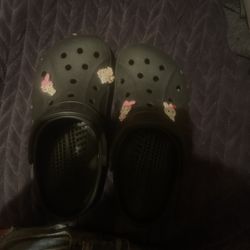 women's crocs size 4