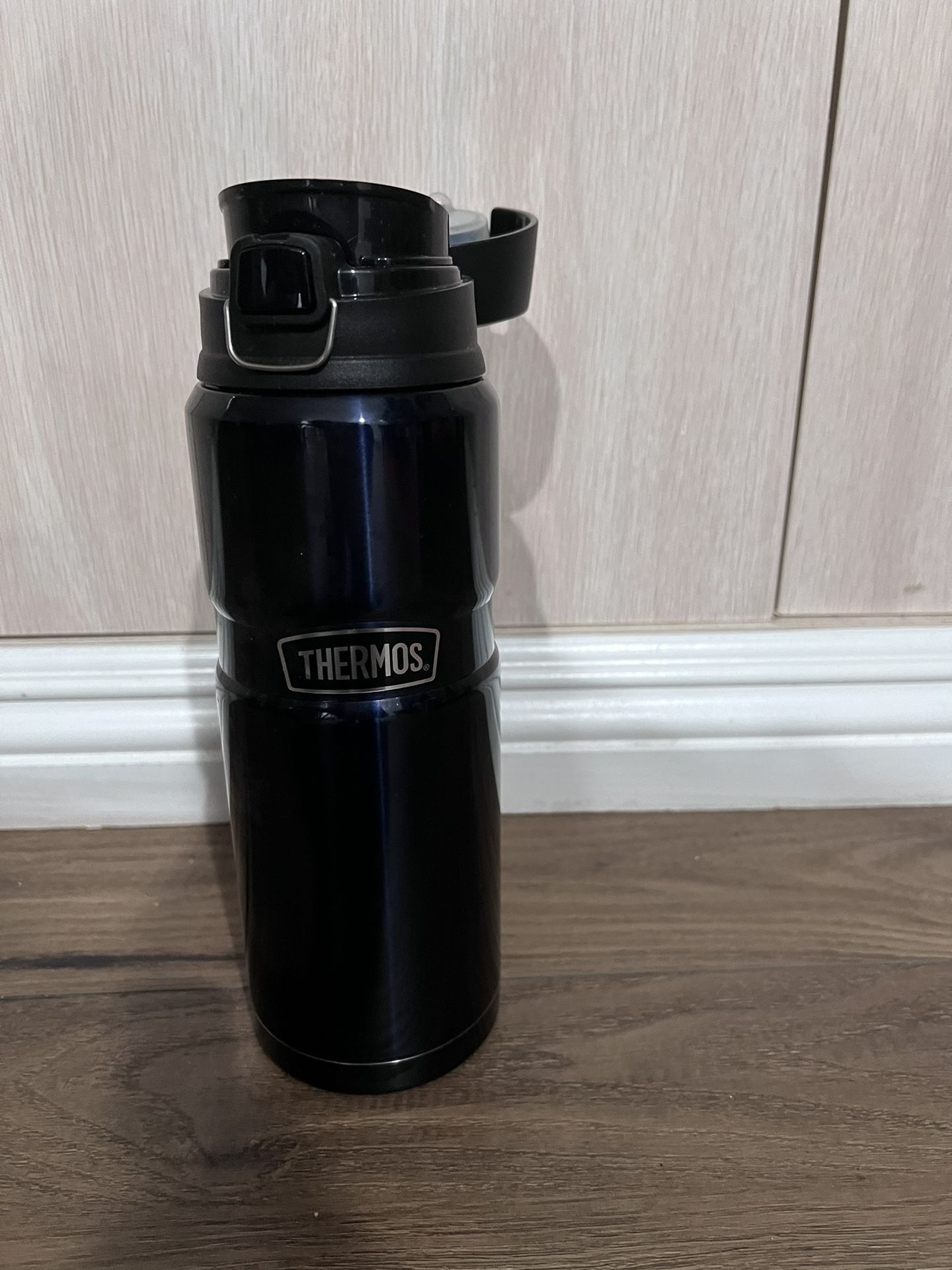 Thermos Keeps Drinks Hot Or Warm! Been Stored But It’s In Perfect Condition. Great For Work Traveling, Camping Etc. Pick Up Only In Torrance