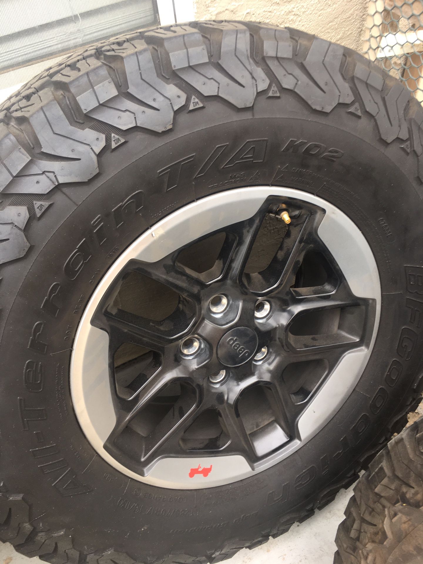 2018 Jeep rubicon 5 wheels and tires ..