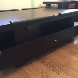 High end coffee table set with end table. Baby bumpers are removable