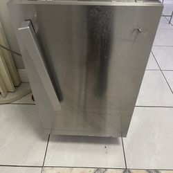 Dishwasher 