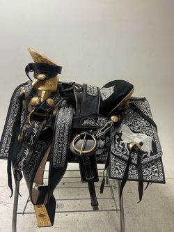Montura Charra Bordada chapeada en oro