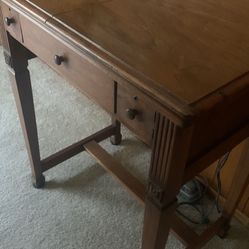 Sewing Machine With Table   Good Wood 