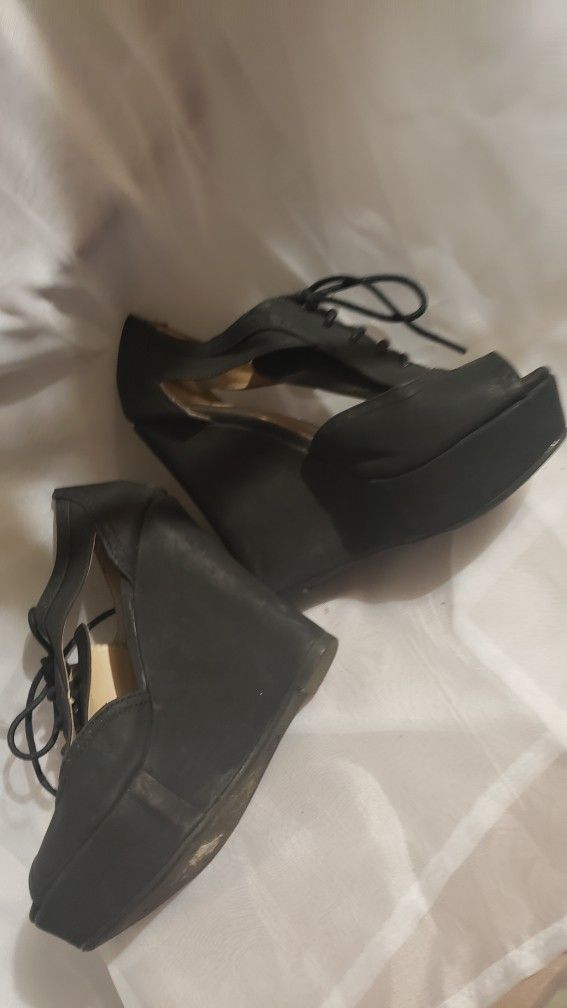 Ladies Blk Wedges Sz 8