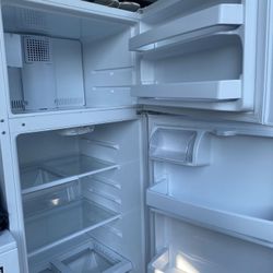 Refrigerator With Icemaker