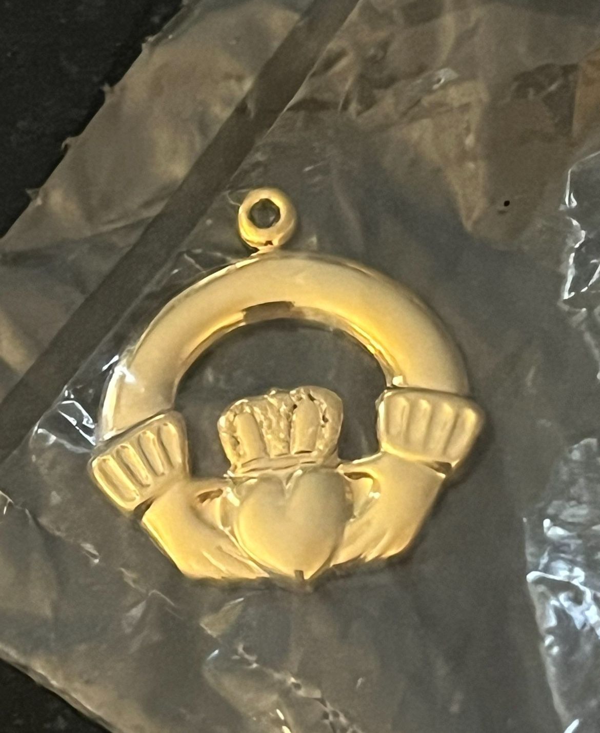 14Kp GOLD IRISH CLADDAGH PENDANT