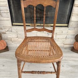 VTG Antique Cane Bottom Spindle BAck Style Wood Chiar Blonde Color Classic