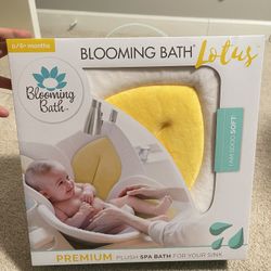 Blooming Bath Lotus