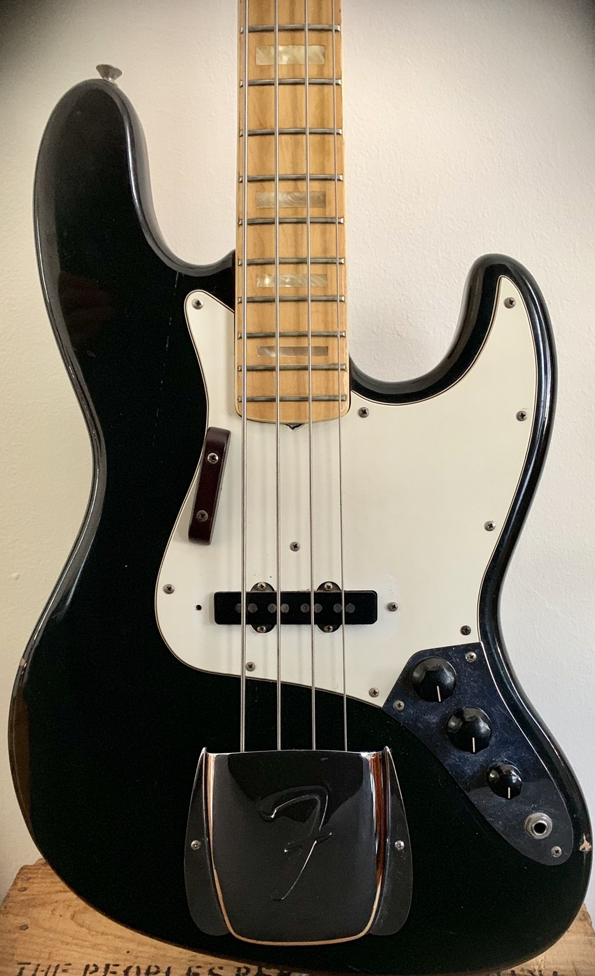 Fender Jazz Bass 1974 (4-bolt neck) vintage electric bass guitar w original case
