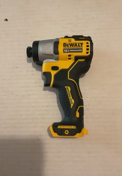 Brand New Dewalt 12 Volts XTREME Brushless 1/4” Impact Driver.      75 Firm on Price.       75 Firme en Precio.