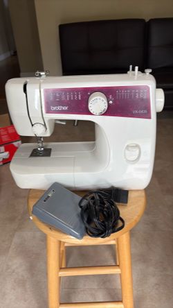Brother VX-1435 Easy Lightweight Sewing Machine 14 Stitch W/ Pedal (READ)