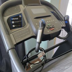 Horizon Fitness 7.4 Treadmill 