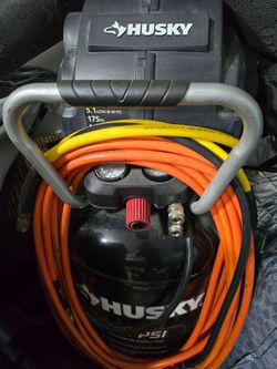 Husky  30 gallon 175lb Air Compressor Very Good Condition $300 obo