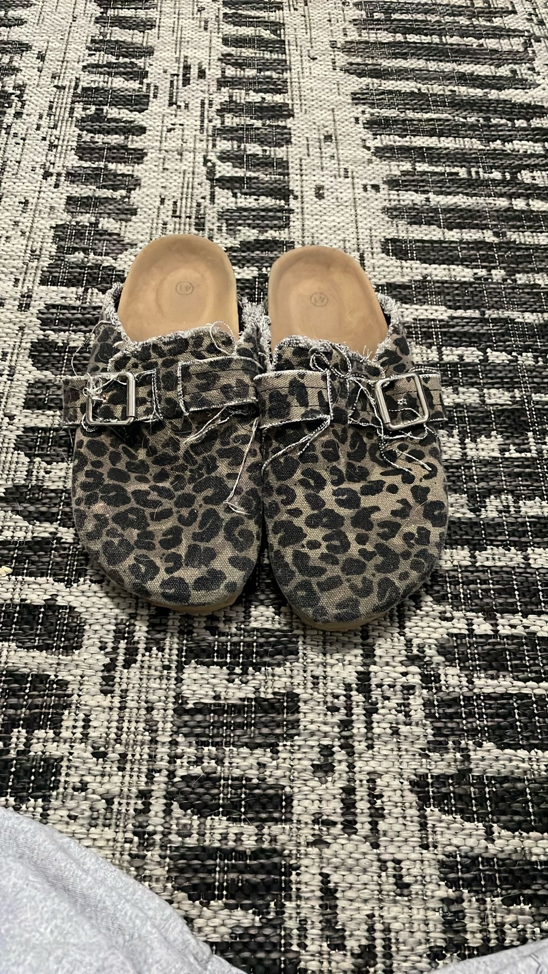 Picnic Leopard Slide Ons