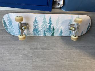 Skate Board . Almost New