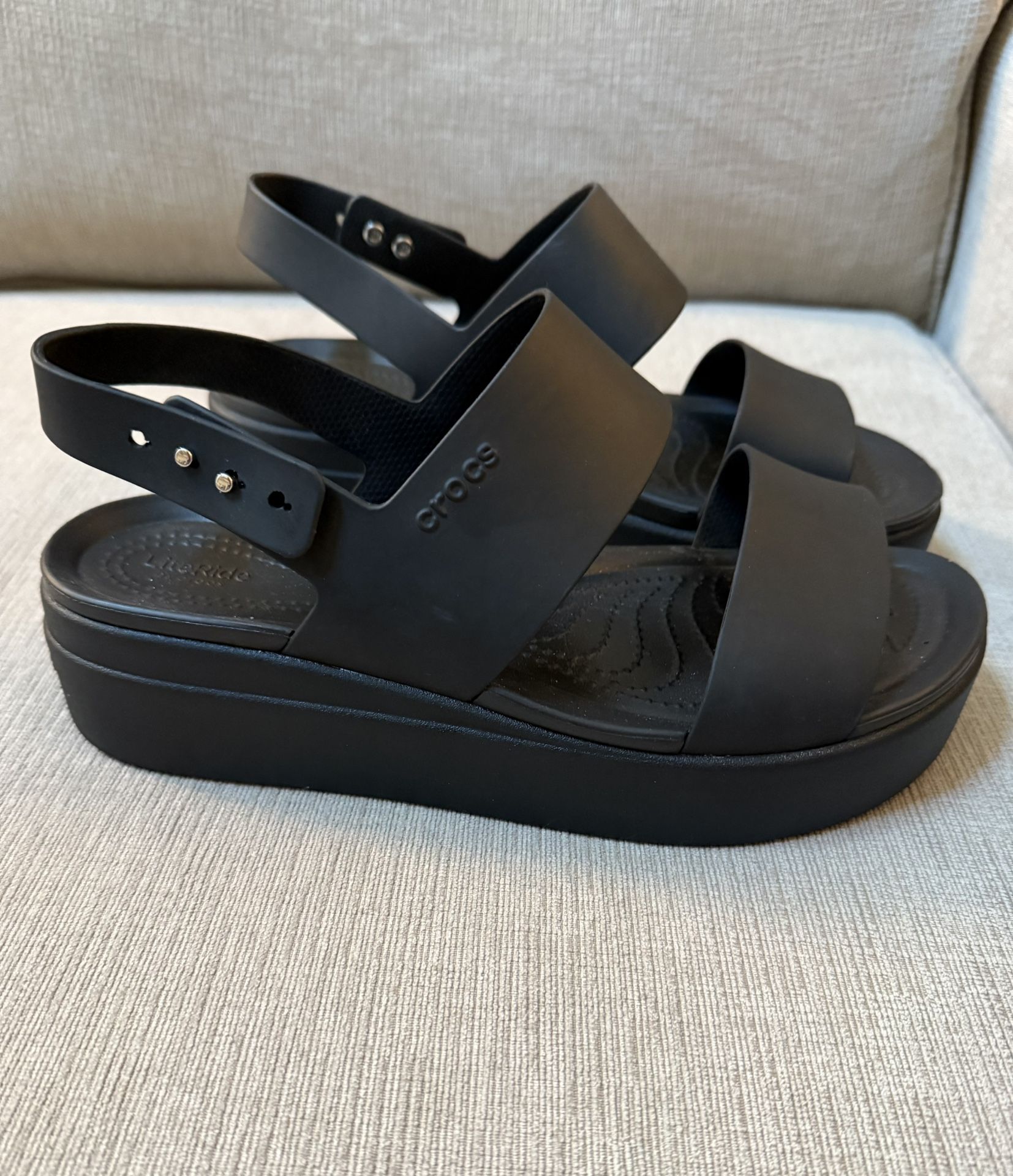 Women’s Brooklyn Crocs Sz. 10