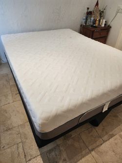 Queen Mattress -Colchón Queen- $100