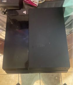 PS4 No controller Comes with cords