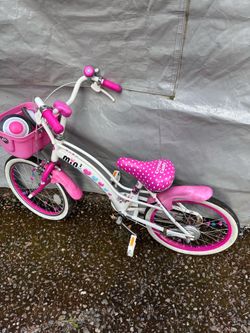 Girl 18" bike with training wheels