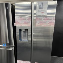 Samsung Side By Side Refrigerator. 🚚WE DELIVER🚚