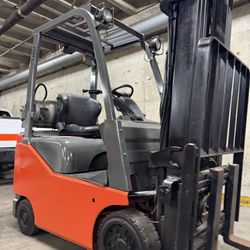 LATEST TOYOTA M8 Forklift for sale ,3 Stage Side Shift 