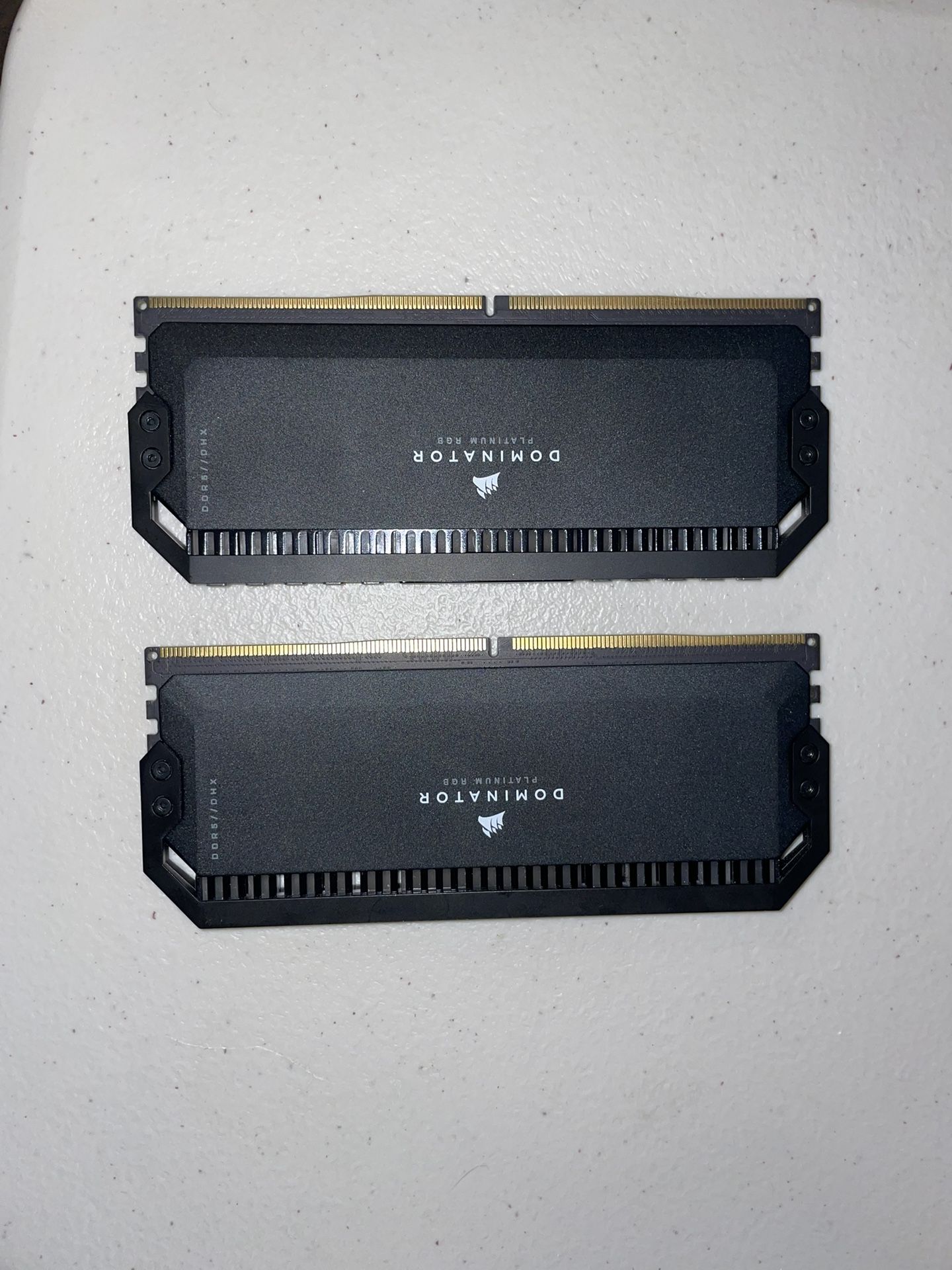 CORSAIR - DOMINATOR PLATINUM RGB 32GB (2x16GB) DDR5 6200MHz C36 UDIMM Desktop Memory - Black