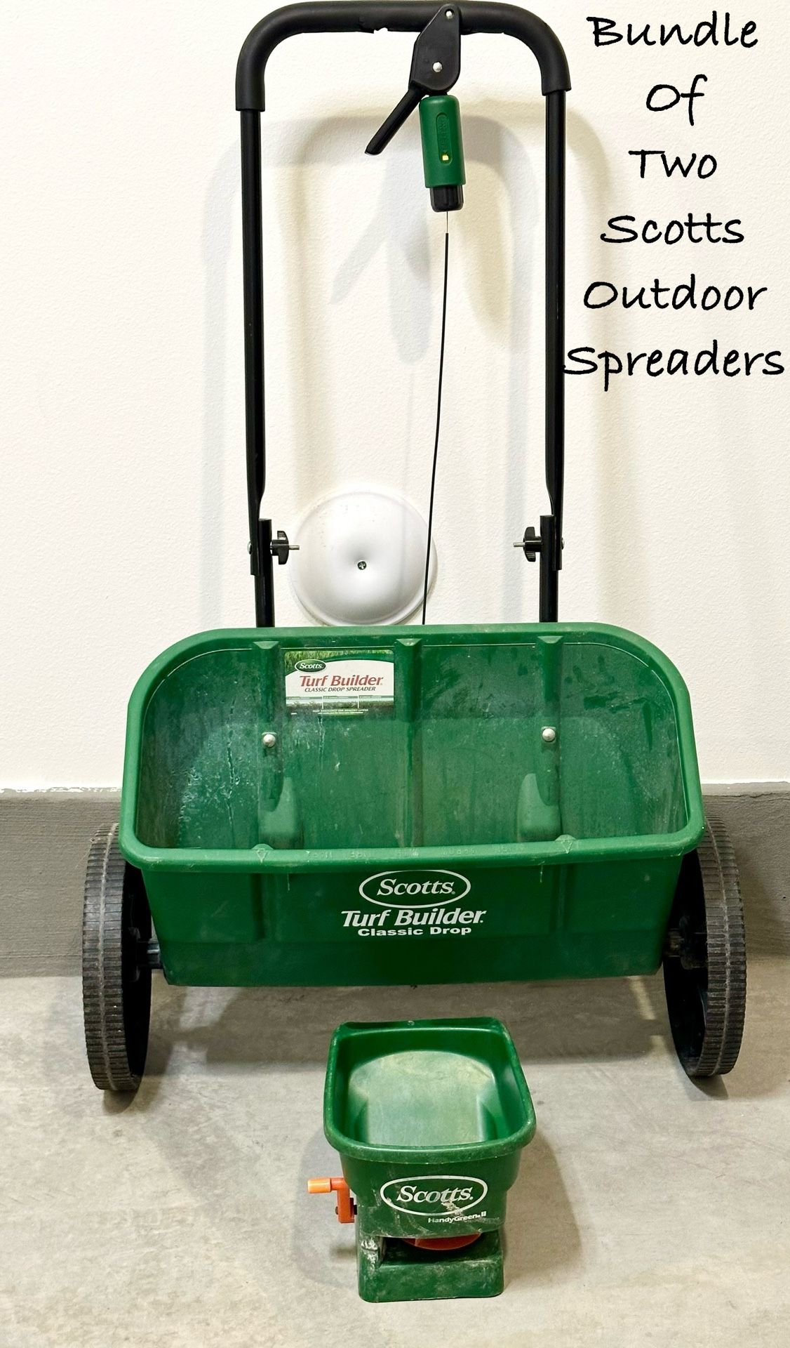 Scotts 32-lb Turf Builder Classic Drop Fertilizer Spreader / Scotts Handy Green Hand-Held Broadcast Spreader Lot(2)