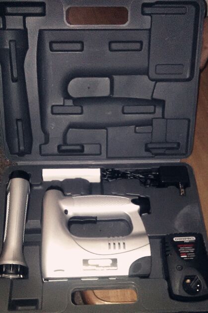 DuraPro series Cordless staple gun tracker & flashlight set
