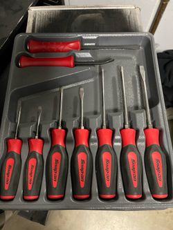 New set of snap on screw drivers