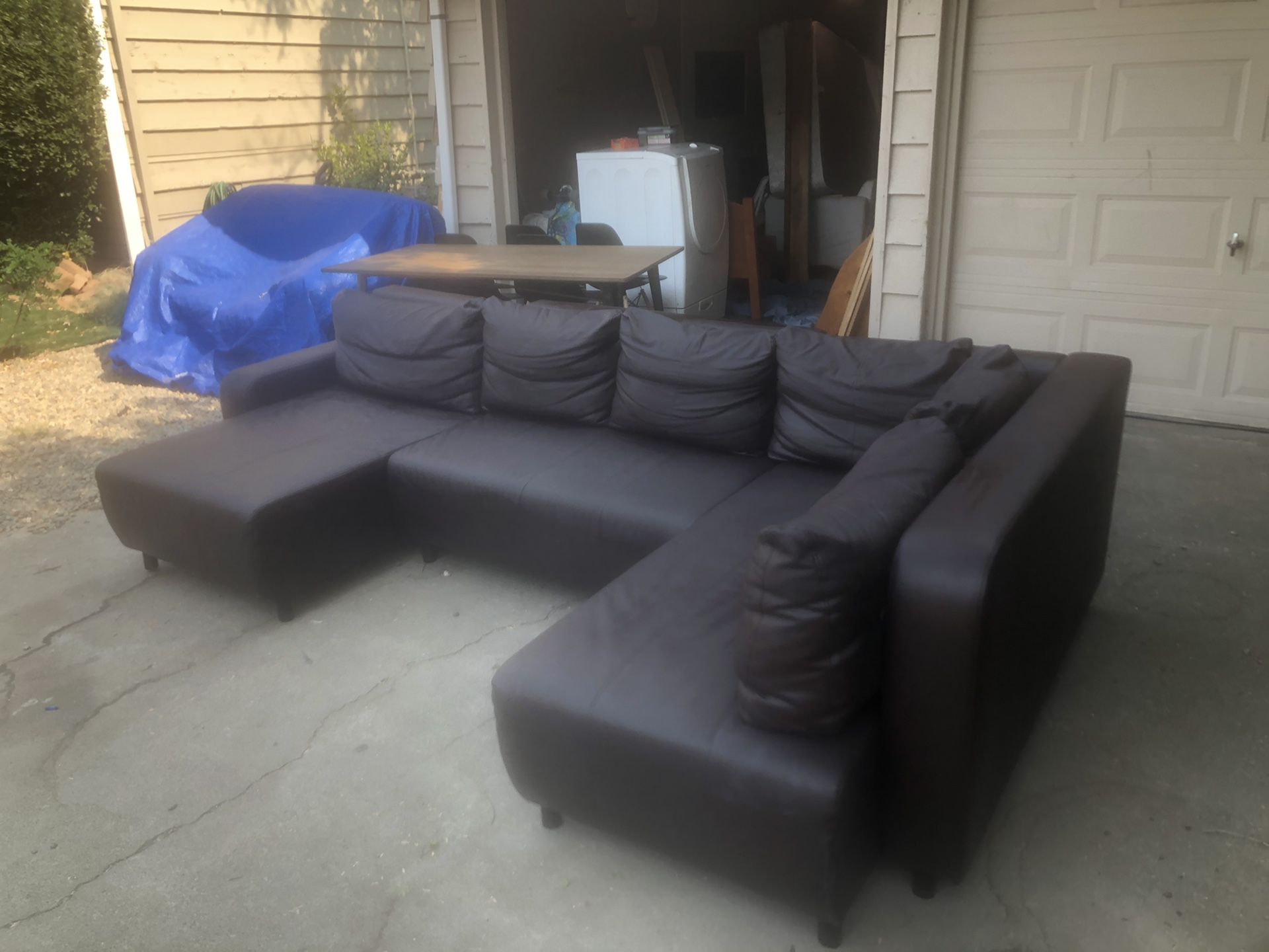 BEAUTIFUL SECTIONAL (WILL DELIVER)