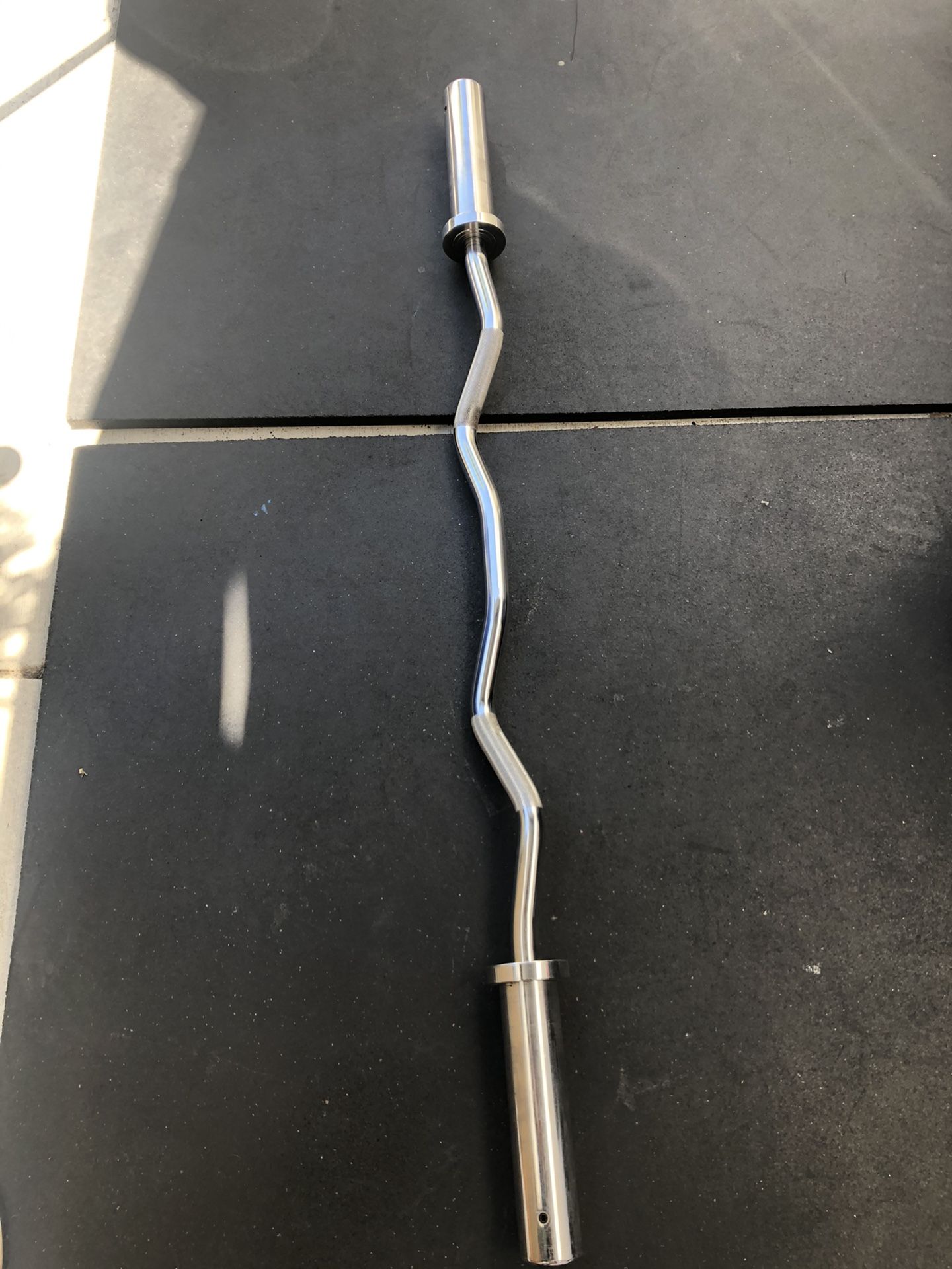 BRAND NEW curl bar with clips CHEAPEST PRICE ON OFFER UP READ DESCRIPTION