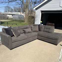 Gray Sectional Couch – Free Delivery