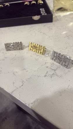 100 bill two finger ring