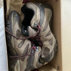 Merrell Women’s 7.5 Hiking Boot