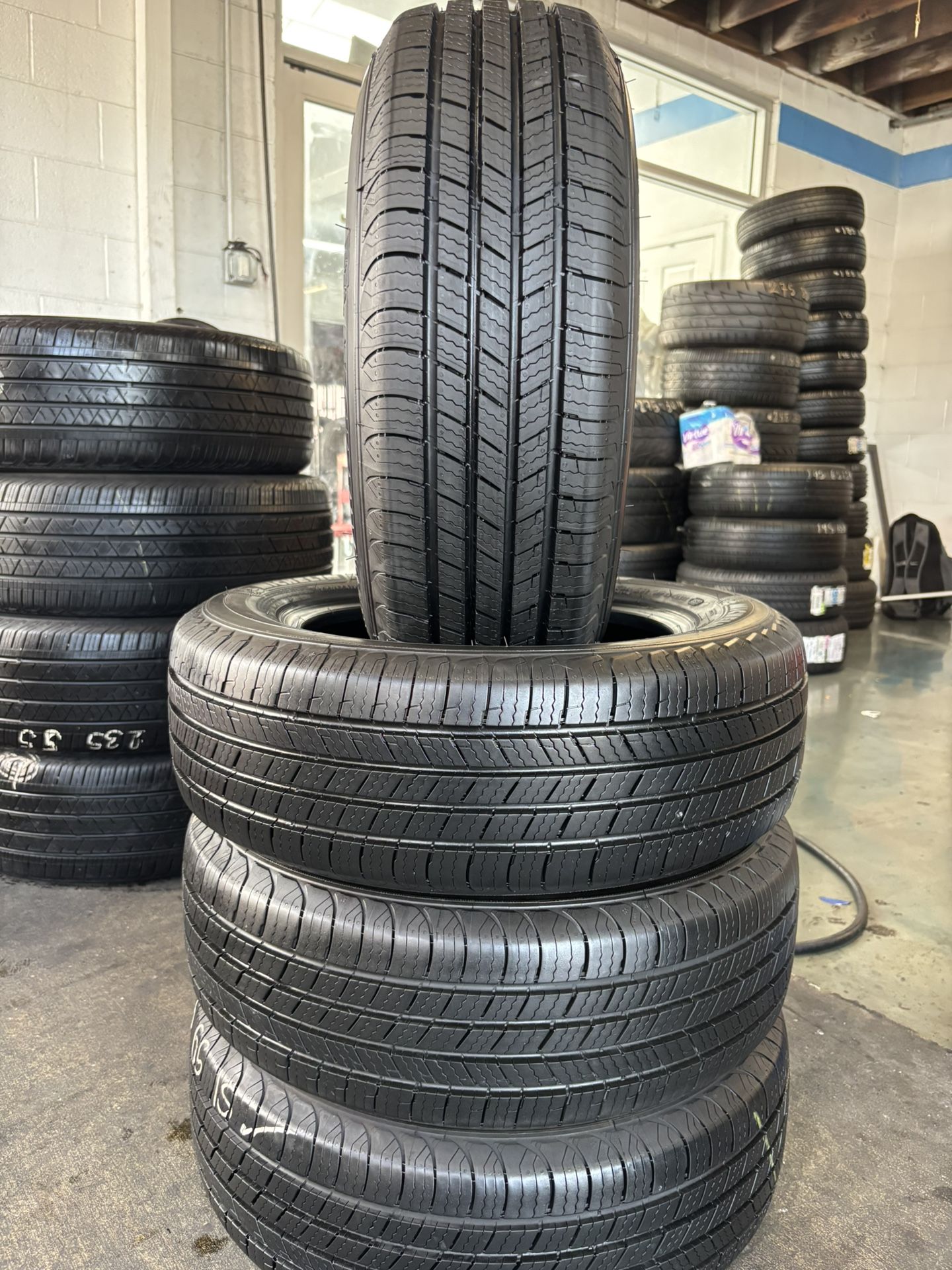 195/65/15 MICHELIN DEFENDER T+H (4 TIRES) 95% TREDN LIFE