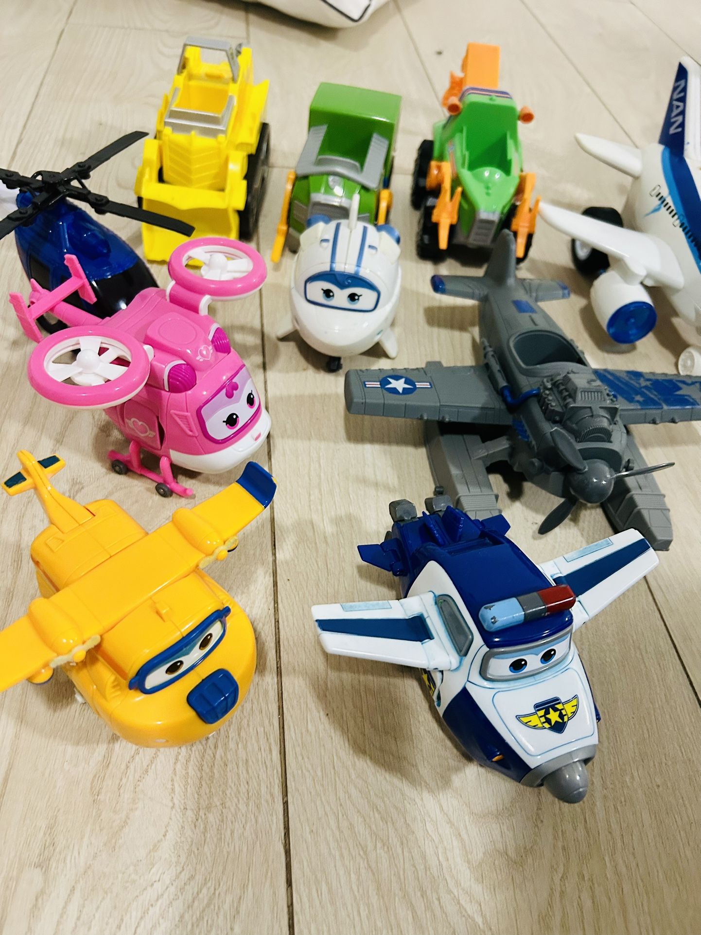 toy box / Caja De Juguetes
