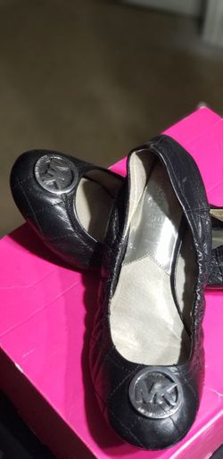 MICHEAL KORS FLATS - Size 8.5M