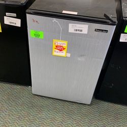 MAGIC CHEF MINI FRIDGE