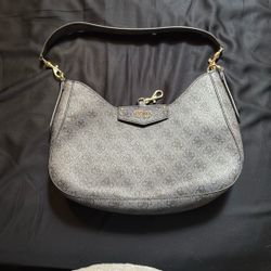 Woman’s Guess Pouch